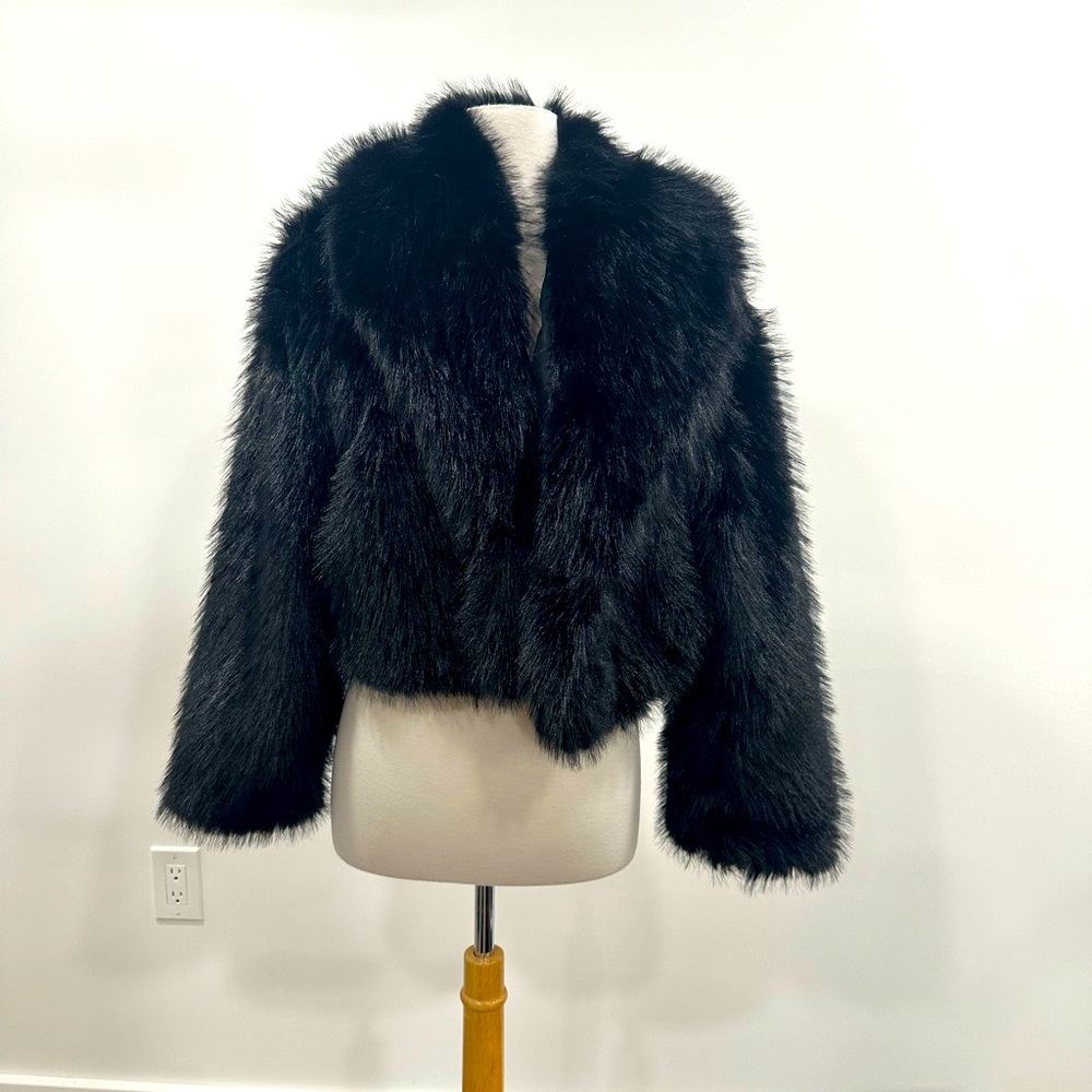 NIB Cropped Faux fur jacket size Small